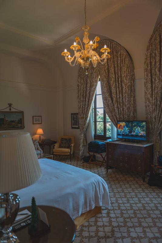 The Bedroom at the Four Seasons Firenze 4