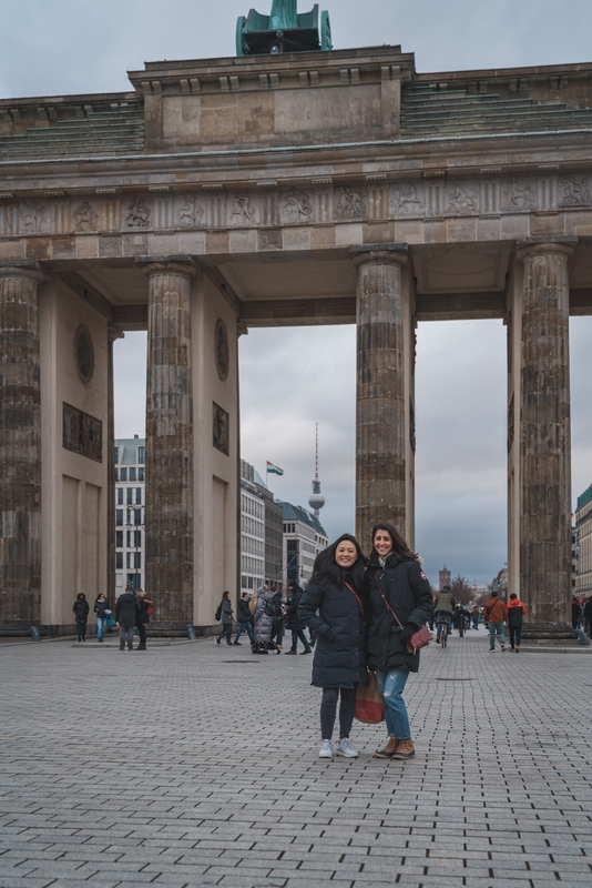 Jessica and Nicole at the Brandenburg Gate