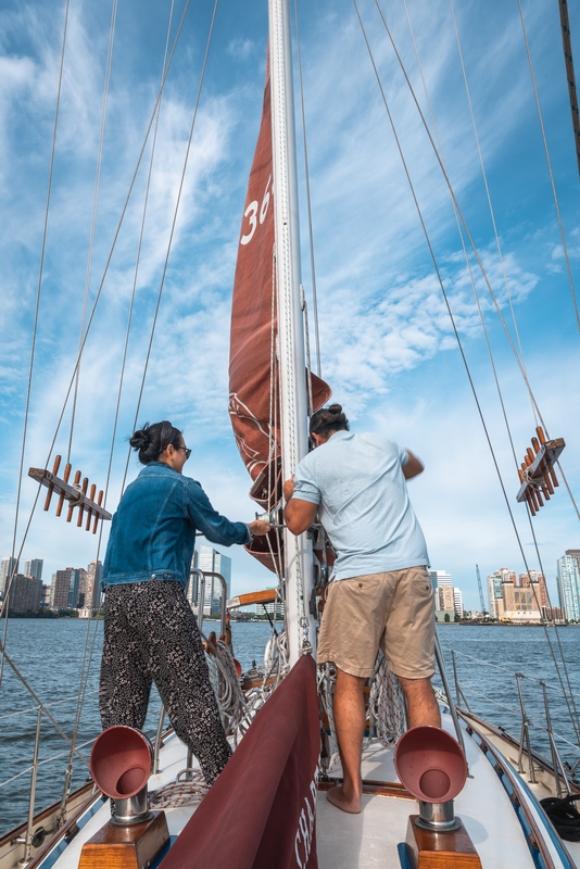 Sailing Under the Brooklyn Bridge - 2019-0901-DSC07385