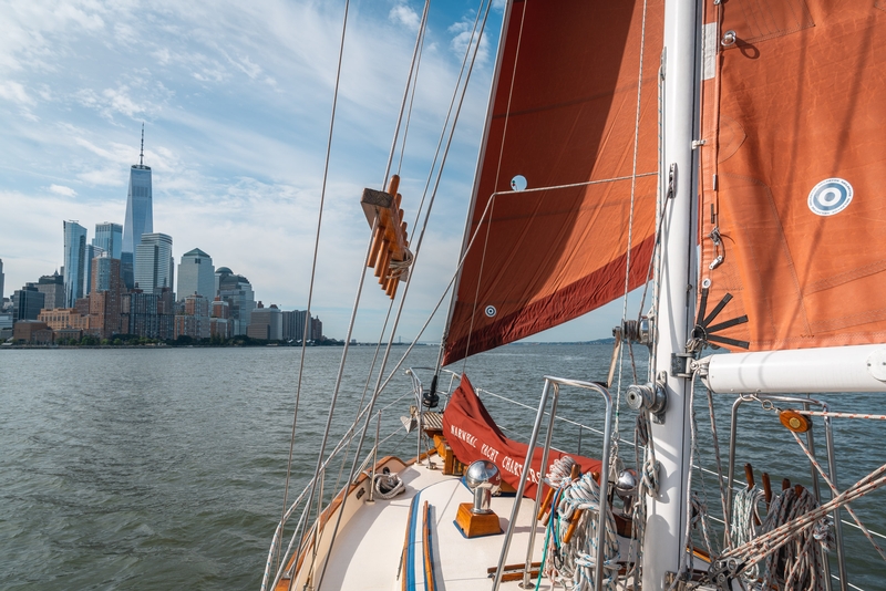 Sailing Under the Brooklyn Bridge - 2019-0901-DSC07416