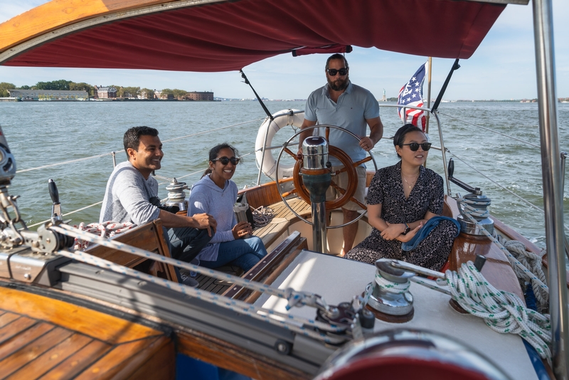 Sailing Under the Brooklyn Bridge - 2019-0901-DSC07458